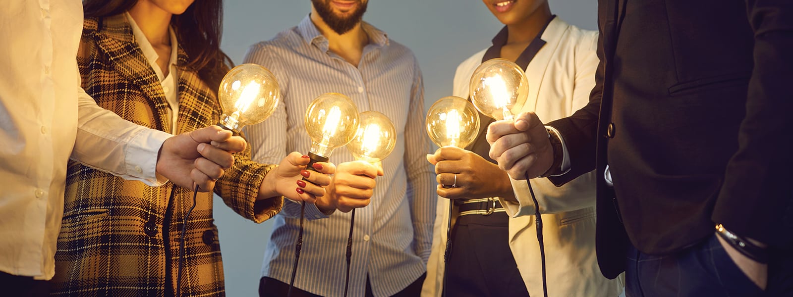 Young-team-vintage-lighbulbs-h Young team vintage lightbulbs hero